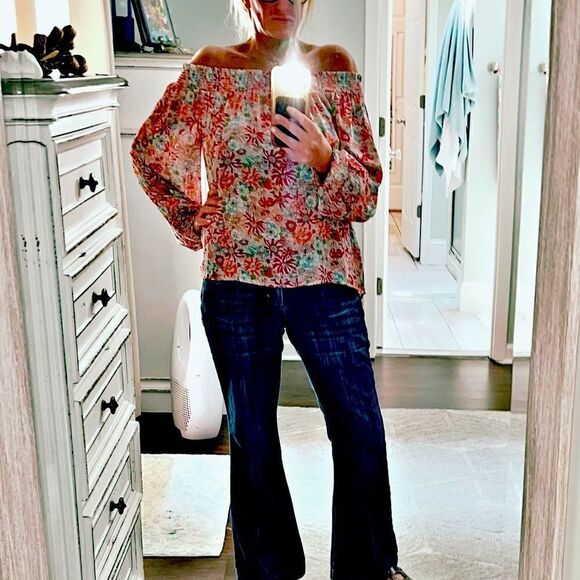 UMGEE Red and Pink Floral Off the Shoulder  Hi/lo top with smocking-like new! - Picture 2 of 15